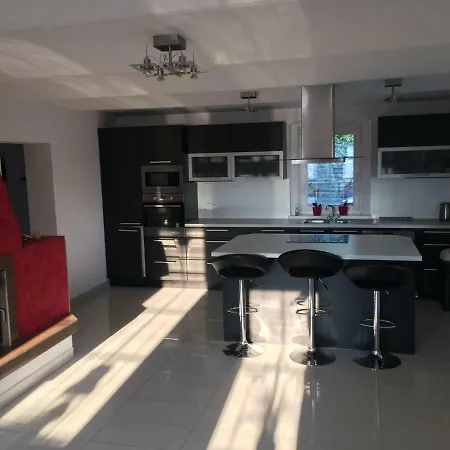 Vila Hermanov 141 *